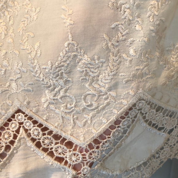 Cream crochet tank top. - Picture 4 of 4